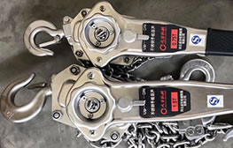 零食加工廠(chǎng)不銹鋼手拉葫蘆叉車(chē)搬運(yùn)原料